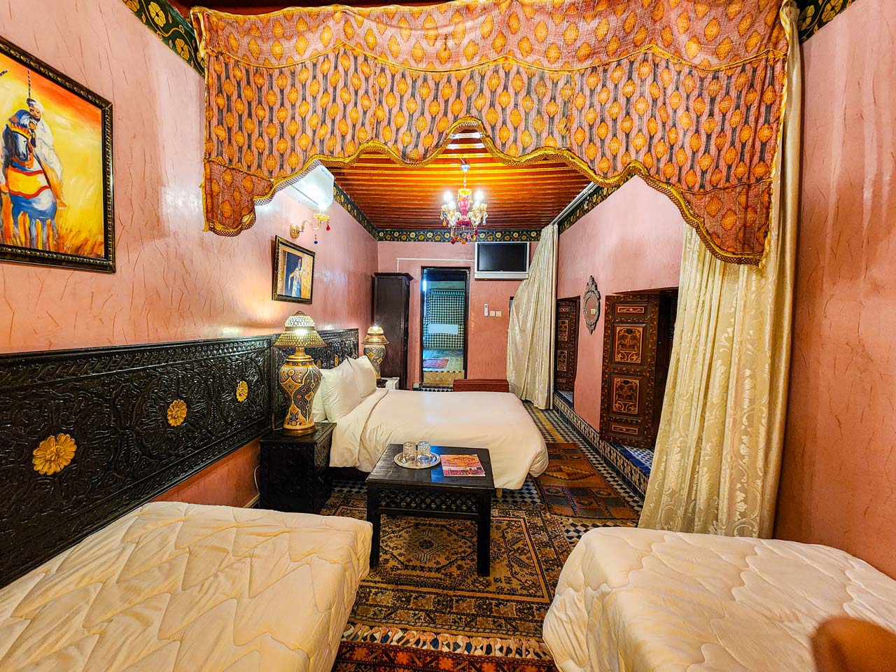 Louban Room – Warm and Welcoming with Moroccan Touches