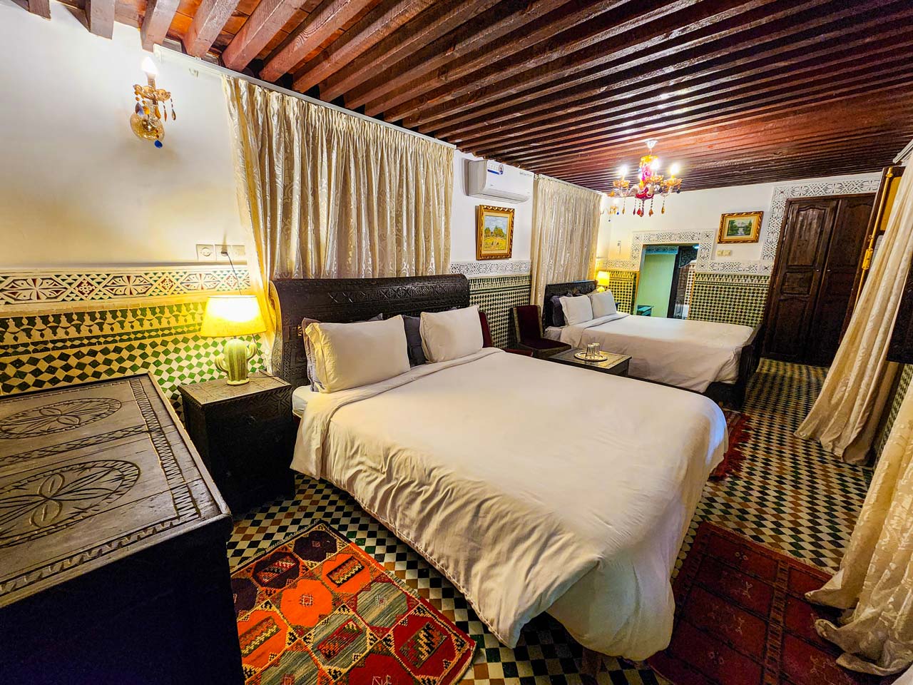 Yakout Room – A Cozy Retreat with Moroccan Sophistication